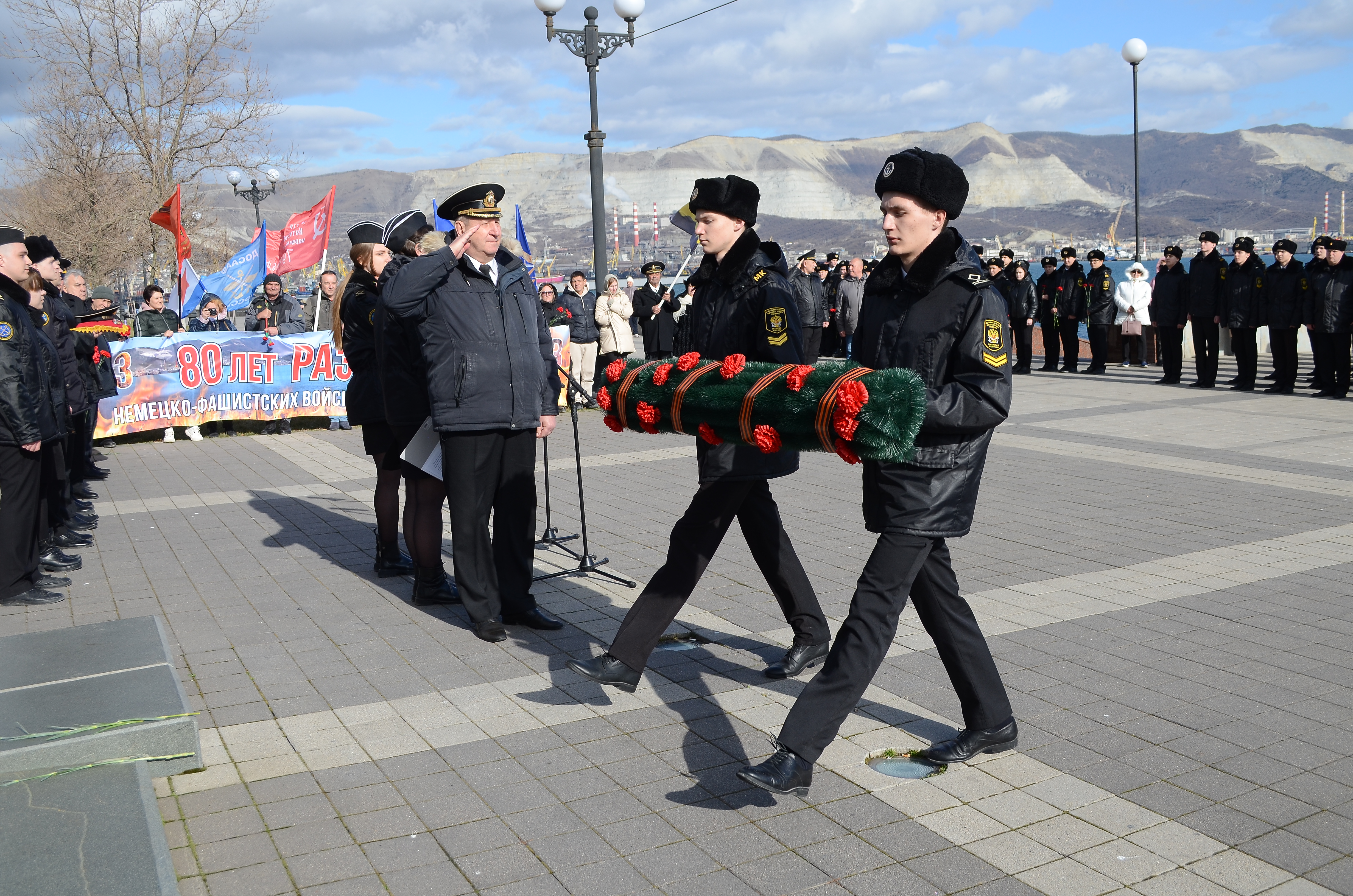 В преддверии «Бескозырки» в Новороссийске прошла акция памяти «Красная  гвоздика» - Мой-Новороссийск.рф